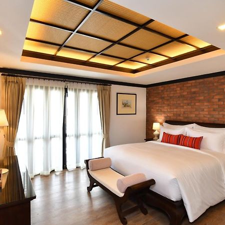 El Barrio Lanna Hotel Chiang Mai Bagian luar foto