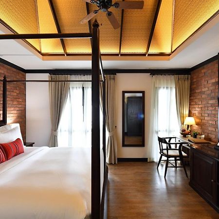 El Barrio Lanna Hotel Chiang Mai Bagian luar foto