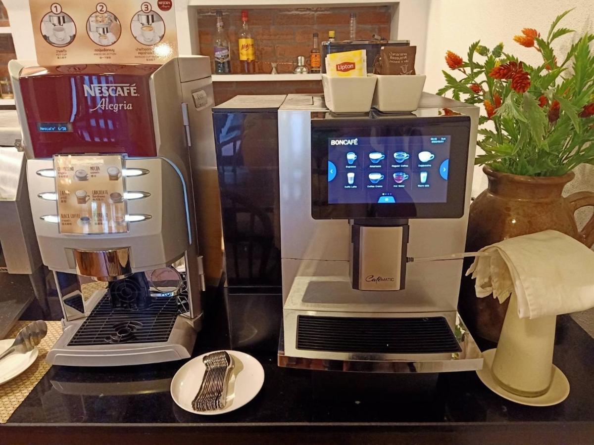 El Barrio Lanna Hotel Chiang Mai Bagian luar foto