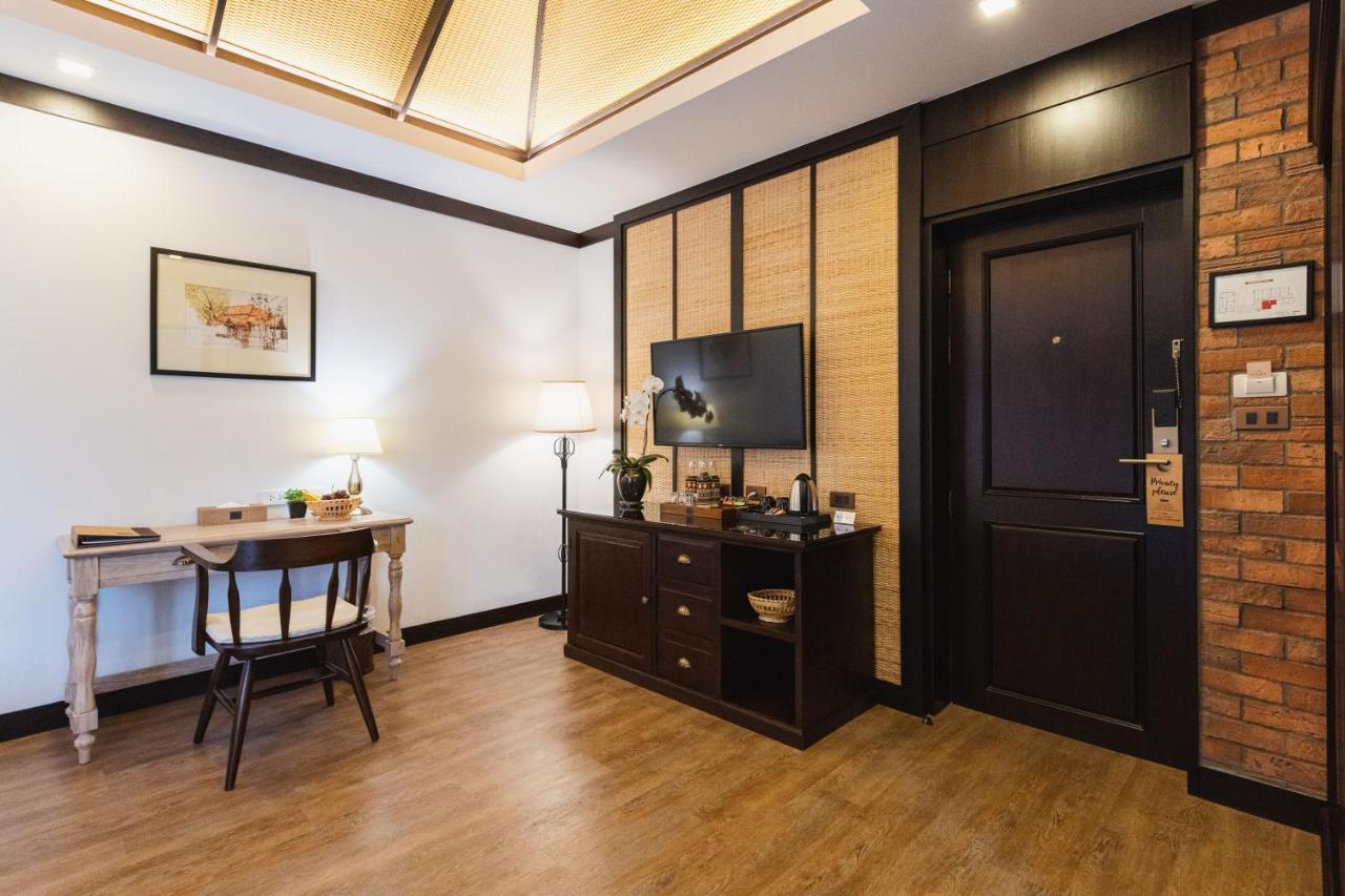 El Barrio Lanna Hotel Chiang Mai Bagian luar foto