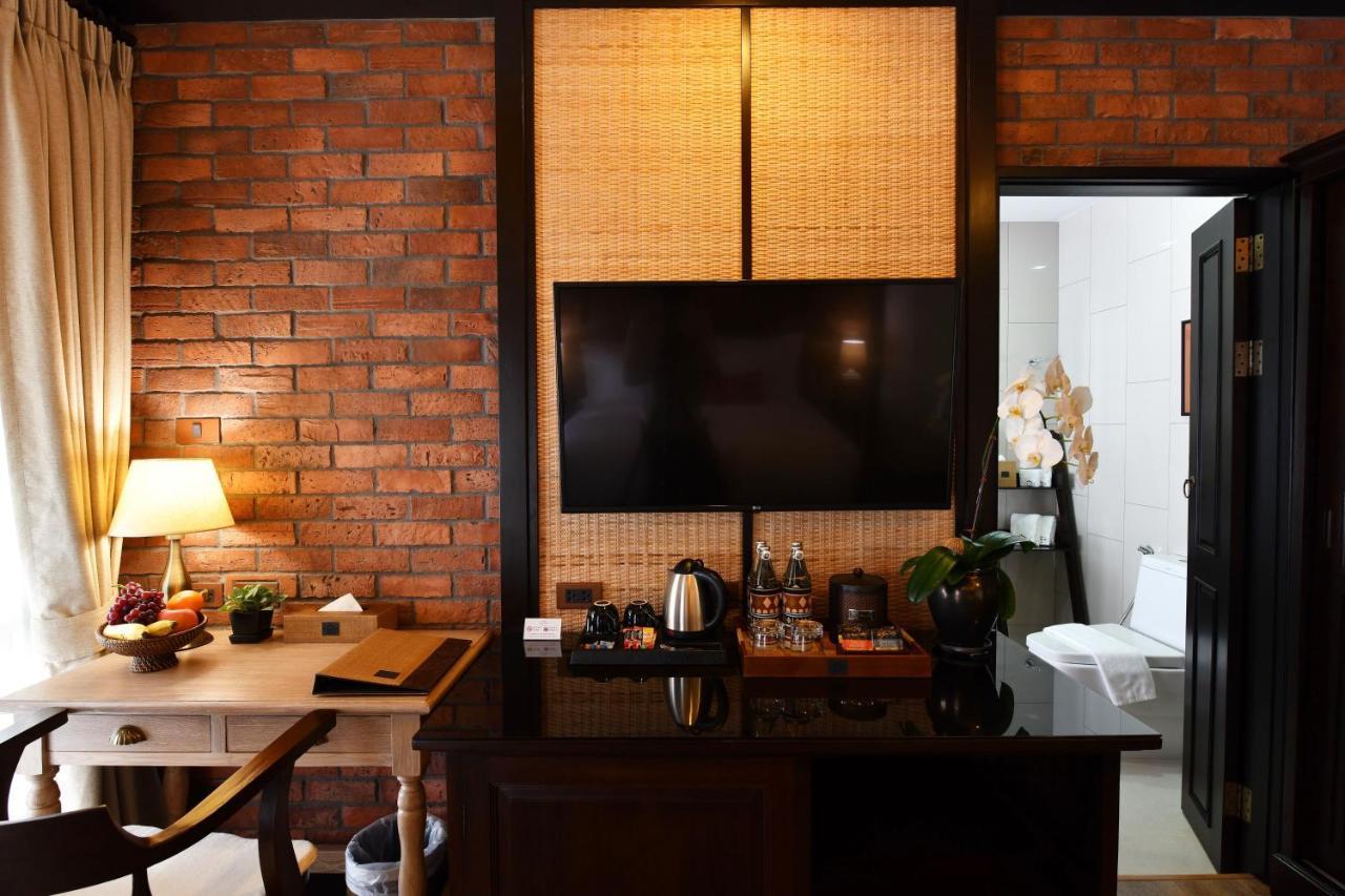 El Barrio Lanna Hotel Chiang Mai Bagian luar foto