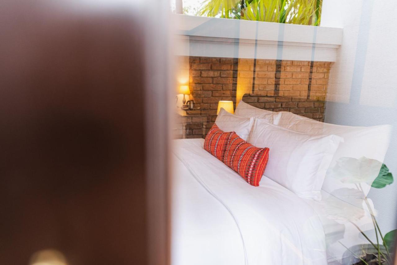 El Barrio Lanna Hotel Chiang Mai Bagian luar foto