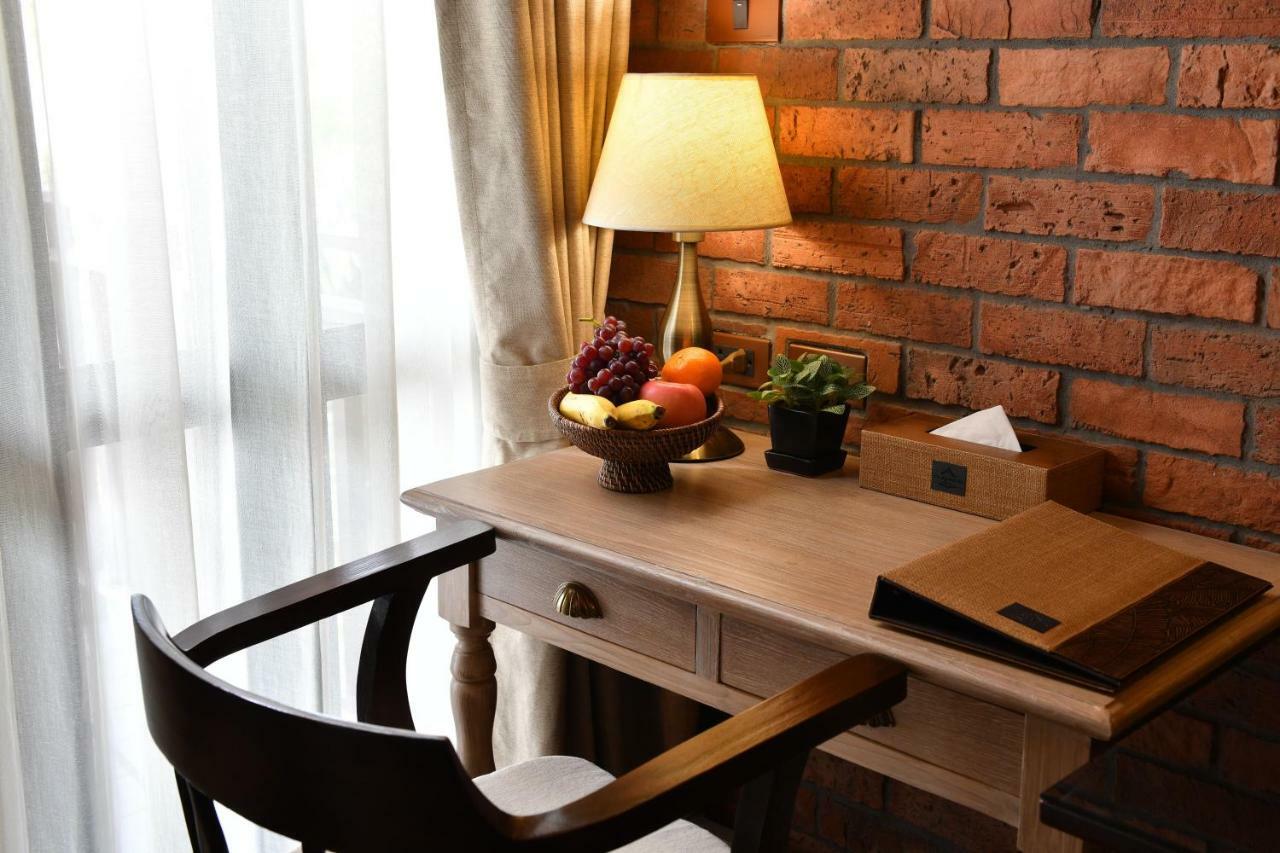 El Barrio Lanna Hotel Chiang Mai Bagian luar foto