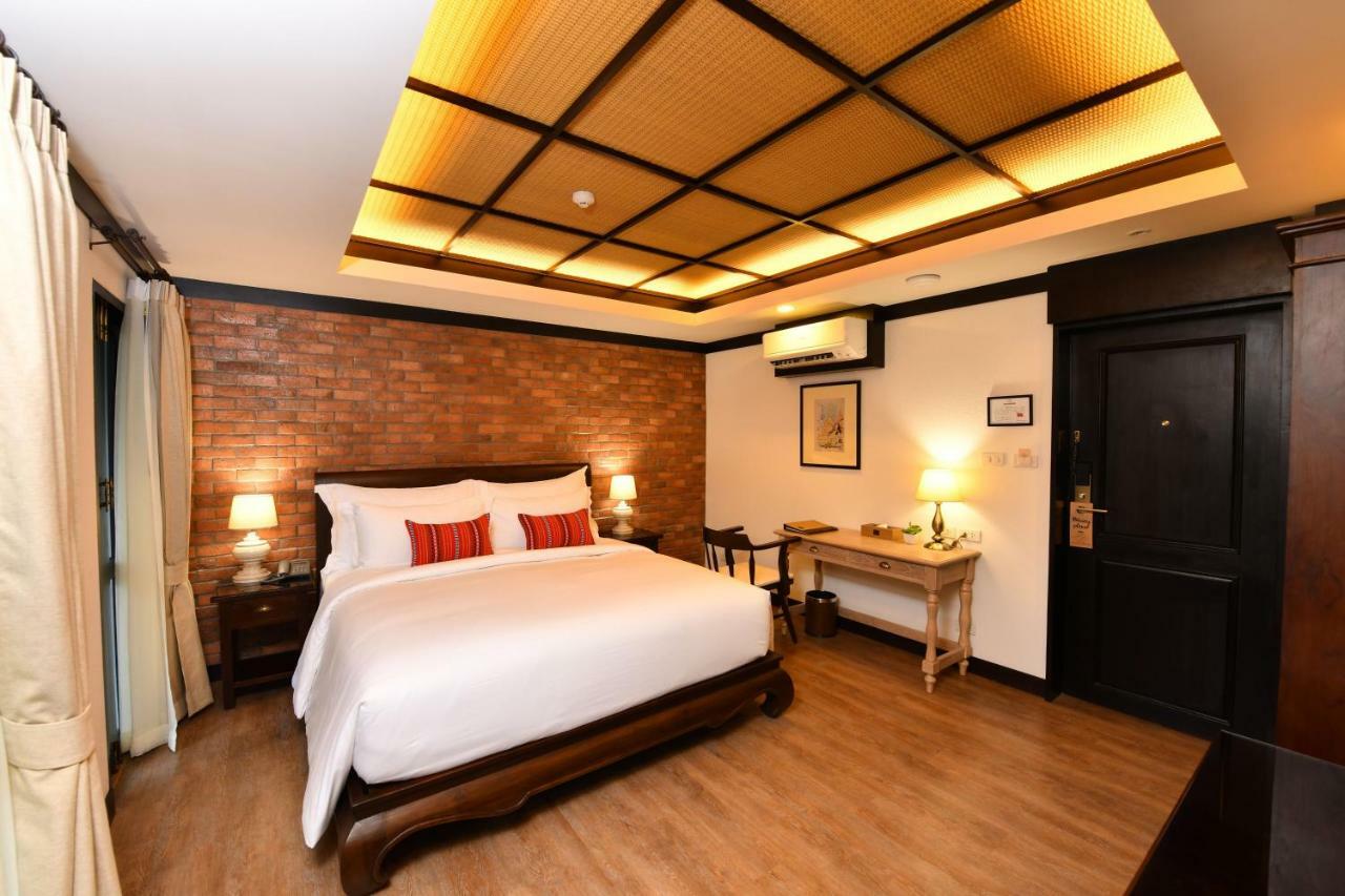 El Barrio Lanna Hotel Chiang Mai Bagian luar foto