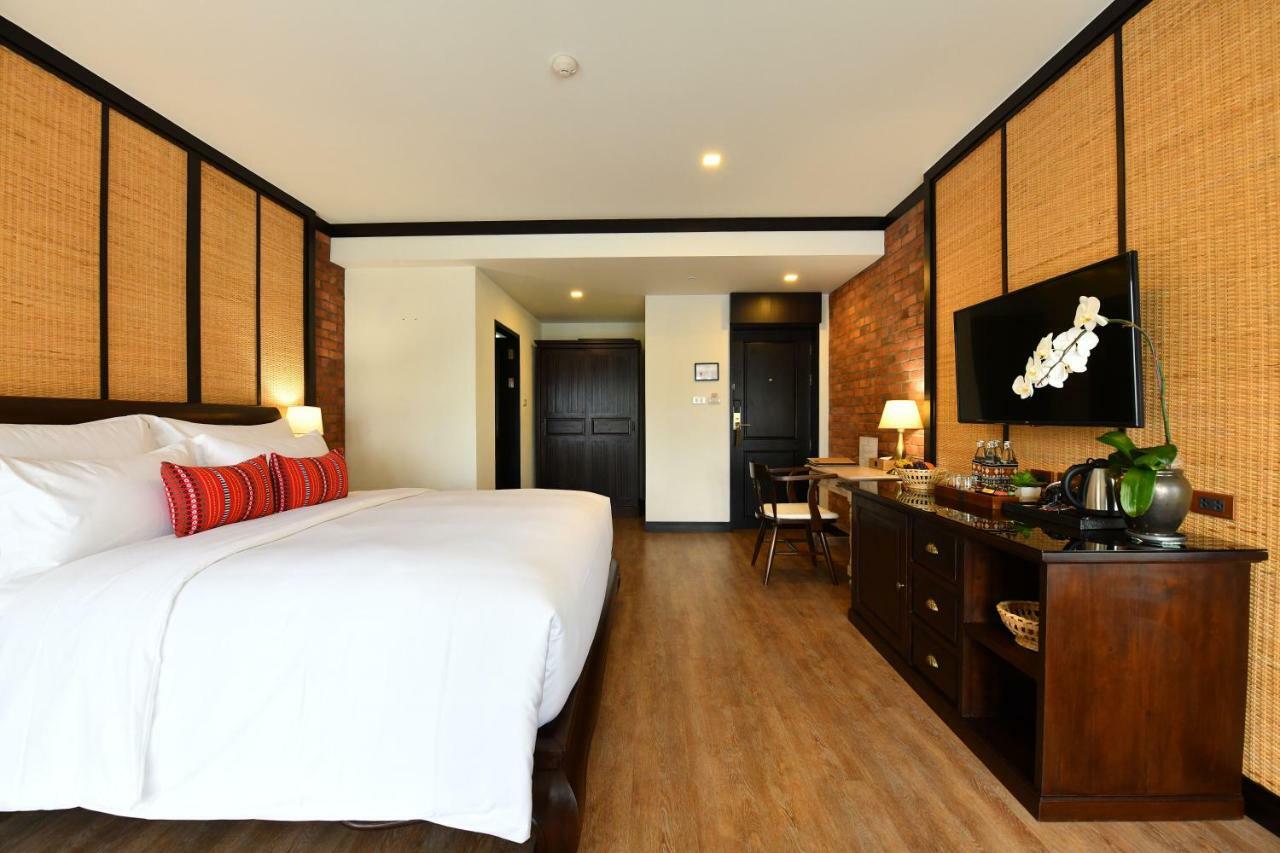 El Barrio Lanna Hotel Chiang Mai Bagian luar foto