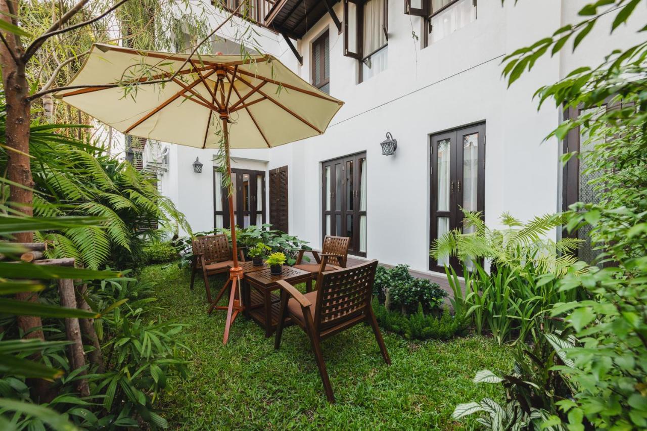 El Barrio Lanna Hotel Chiang Mai Bagian luar foto