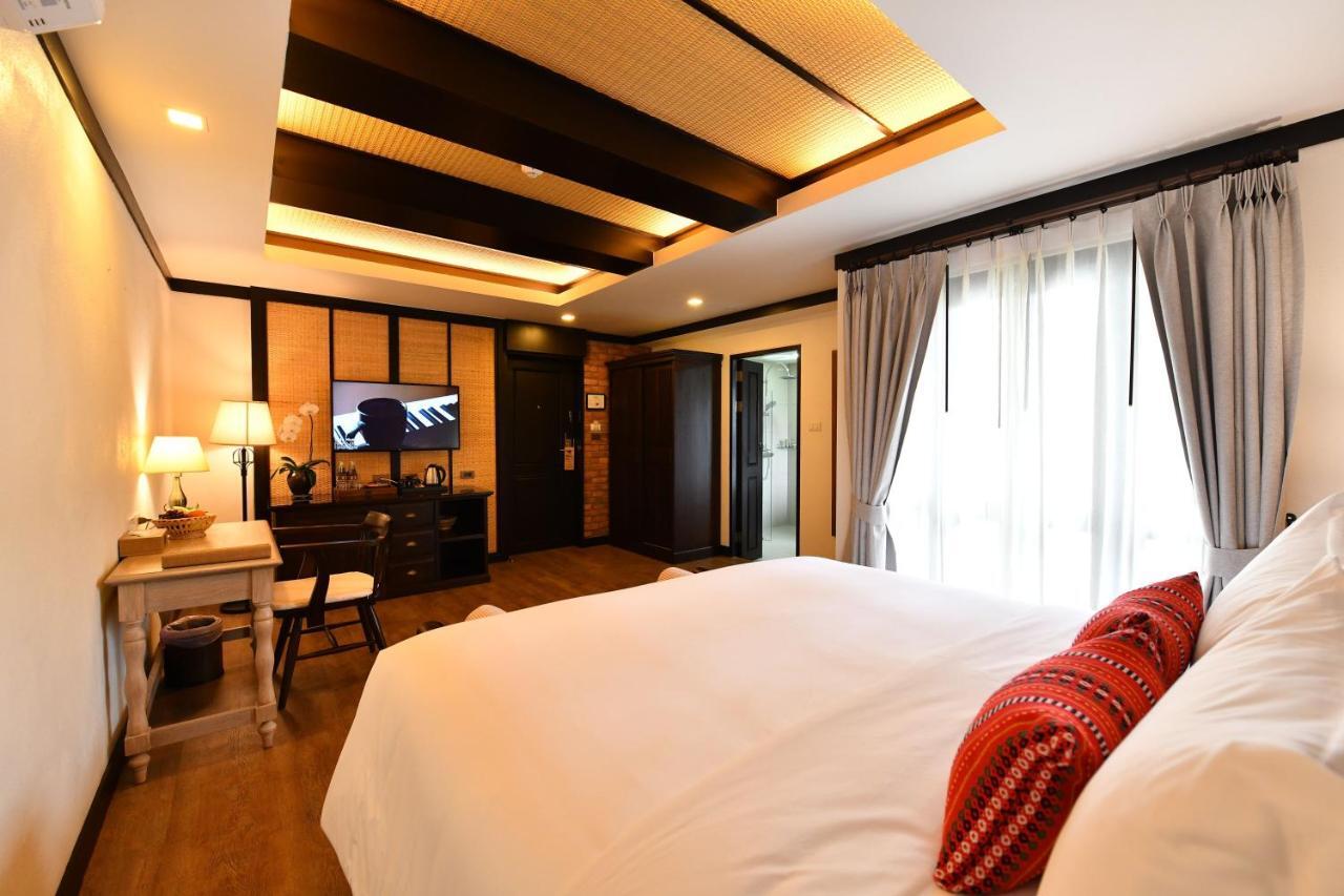 El Barrio Lanna Hotel Chiang Mai Bagian luar foto