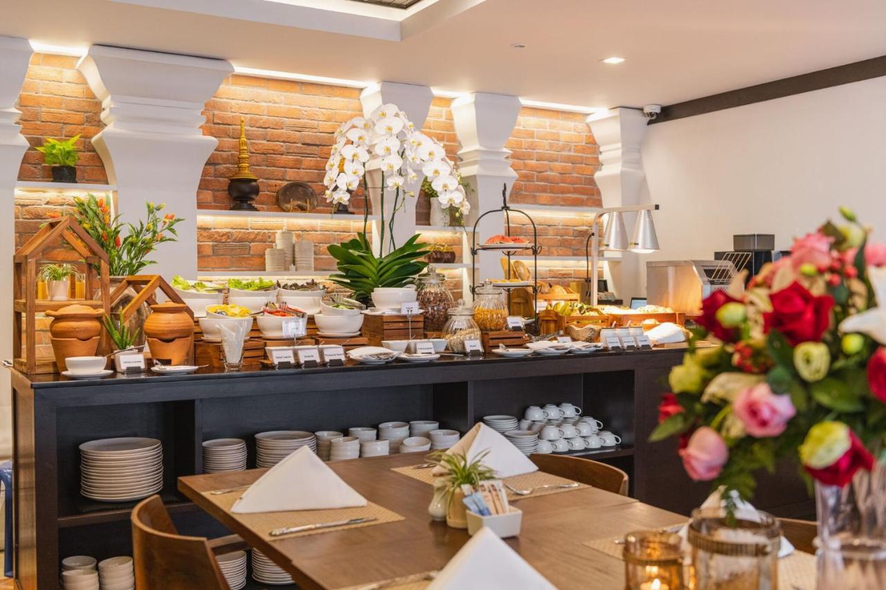 El Barrio Lanna Hotel Chiang Mai Bagian luar foto