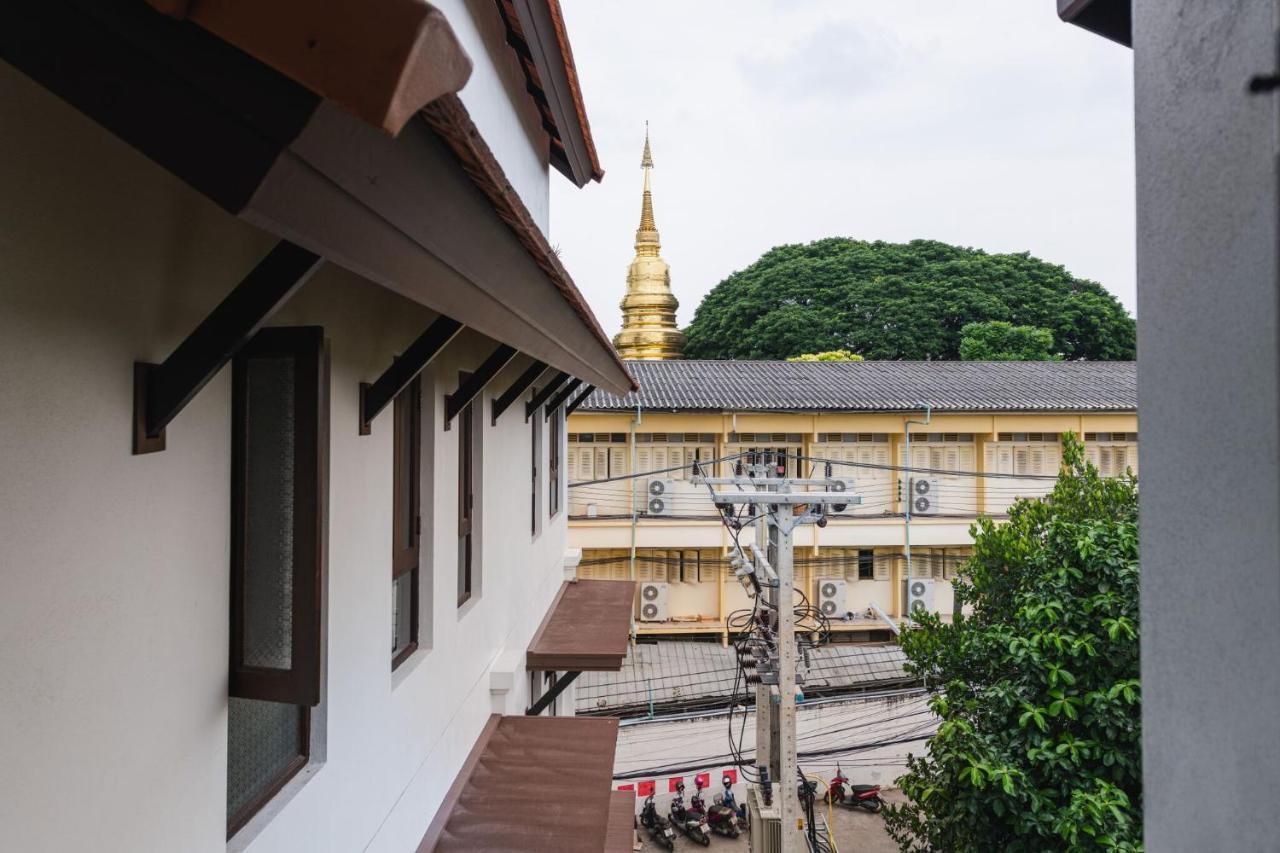 El Barrio Lanna Hotel Chiang Mai Bagian luar foto
